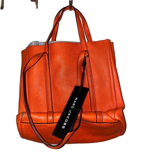 Marc Jacobs Handbags - Marc Jacobs Bright Orange 🍊 Bag